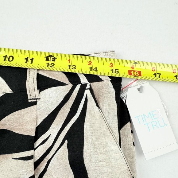 Time And Tru Women's Linen Blend Tropical Black Shorts S (4-6) Elastic Back NWT - Picture 7 of 10